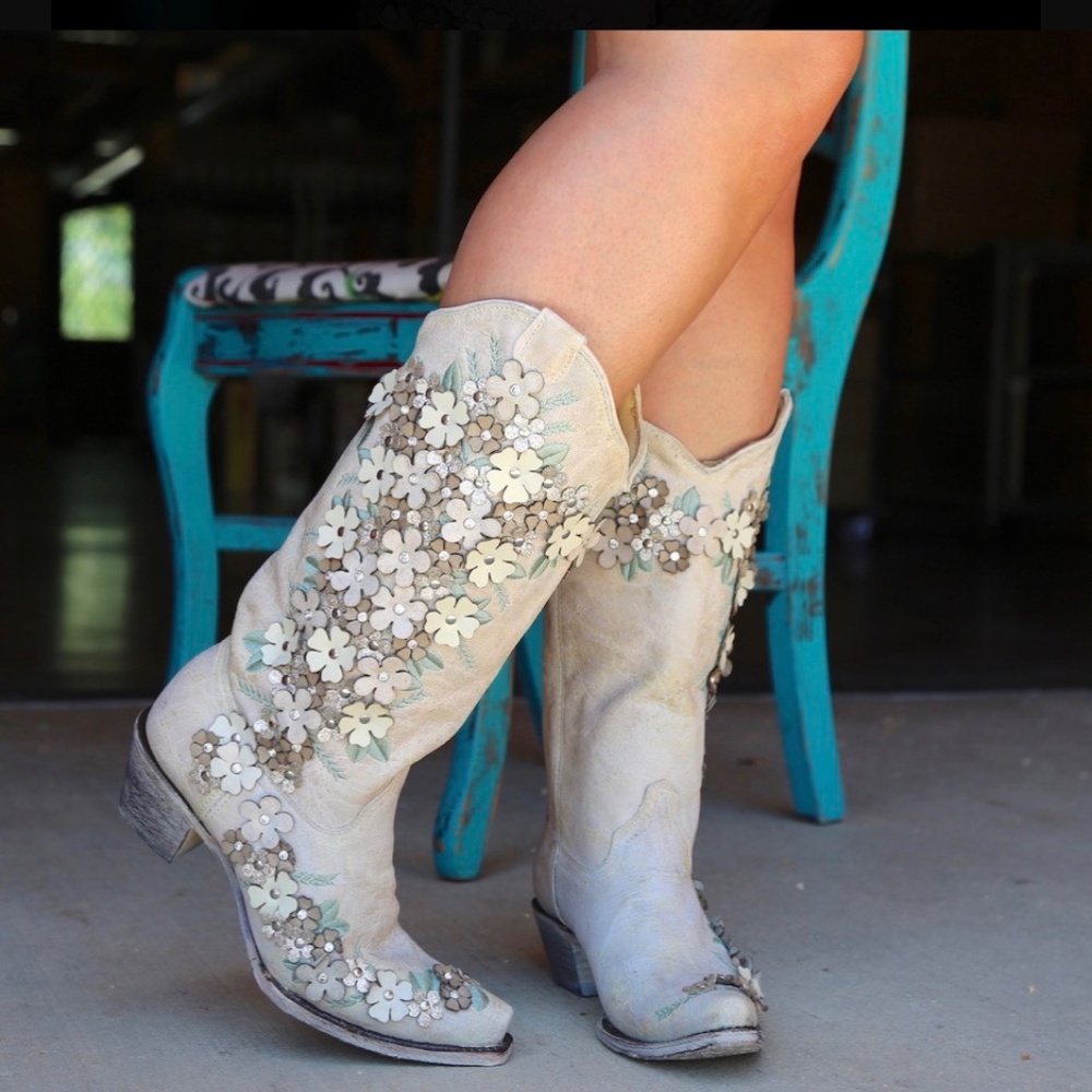 Corral White Floral Overlay & Embroidery & Stud Crystals Boots - Picture 9 of 14